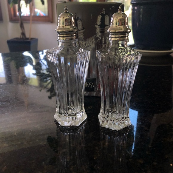 Mikasa NEW! Salt andPepper Shakers lowest offer. - Picture 2 of 4
